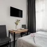 Elegant Very Berry In By Renters Apartamento Poznan