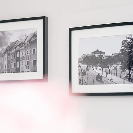 Elegant Very Berry In By Renters Apartamento Poznań