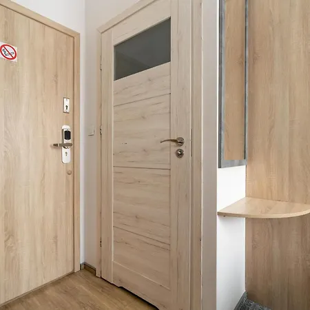 Apartment Very Berry - Glogowska 39-5 - Targowe, Self Check In 24h