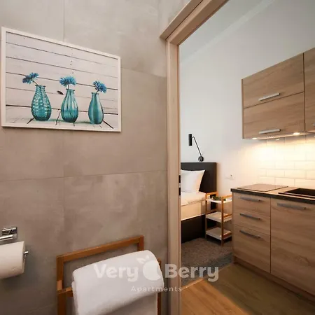 Apartment Very Berry - Glogowska 39-5 - Targowe, Self Check In 24h *