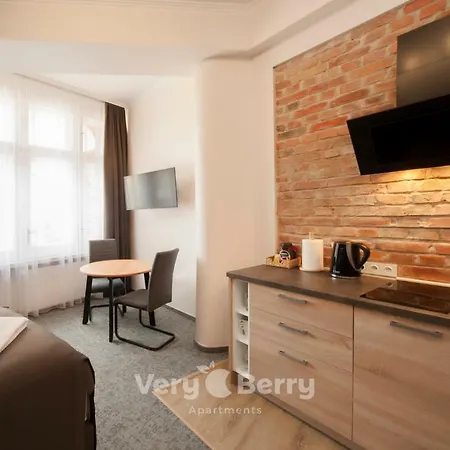 Apartment Very Berry - Glogowska 39-5 - Targowe, Self Check In 24h