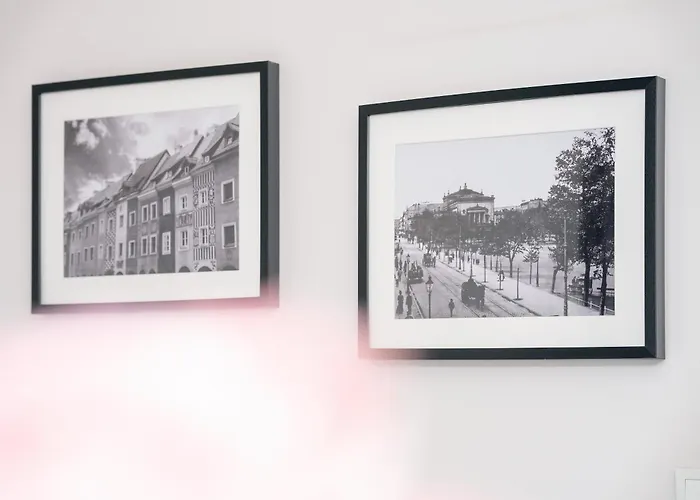 Elegant Very Berry In By Renters Apartman Poznań