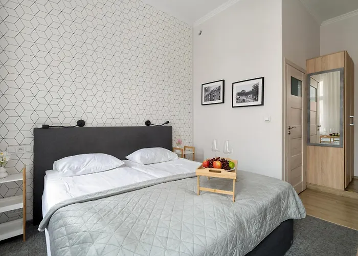 Elegant Very Berry In By Renters