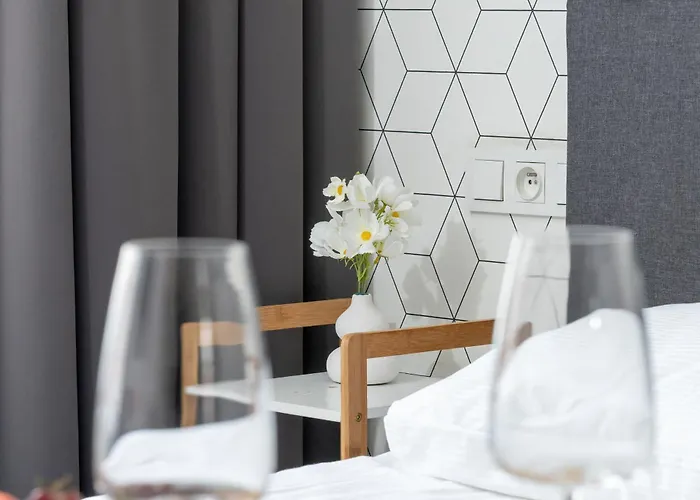 Elegant Very Berry In By Renters Apartman *