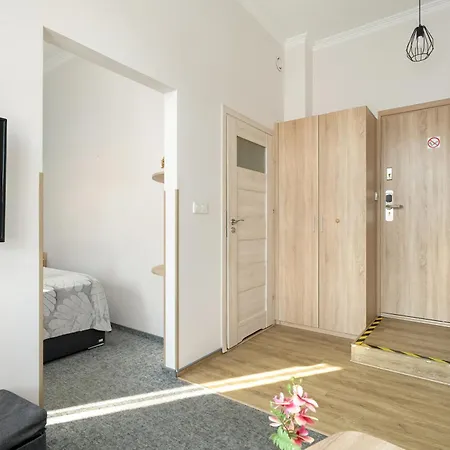 Elegant Very Berry In By Renters Poznań