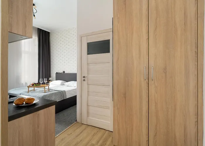 Elegant Very Berry In By Renters * بوزنان