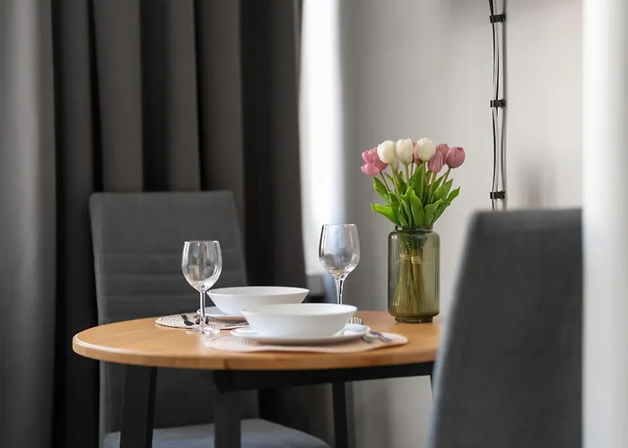 Elegant Very Berry In By Renters بوزنان