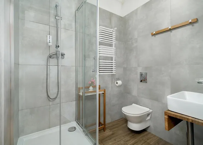 Elegant Very Berry In By Renters Daire