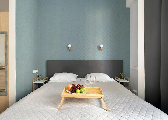 Daire Elegant Very Berry In By Renters