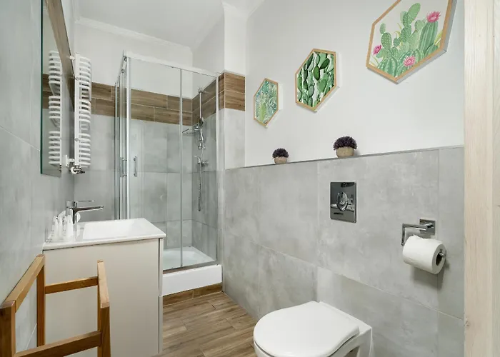 Elegant Very Berry In By Renters Daire