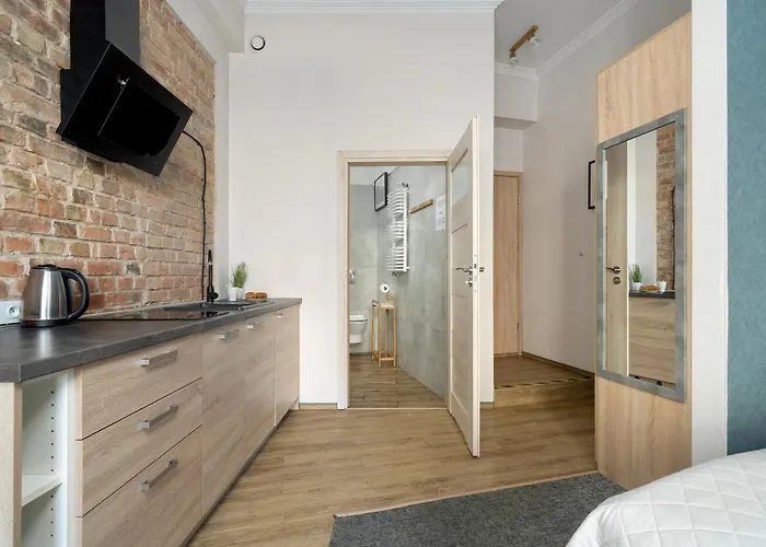 Elegant Very Berry In By Renters شقة